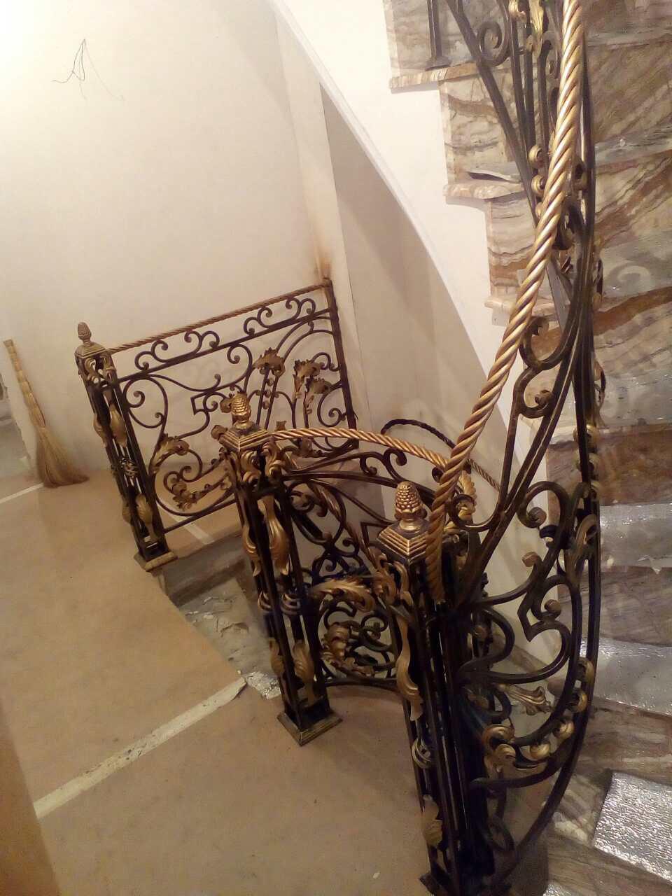 Кованые перила в классическом стиле